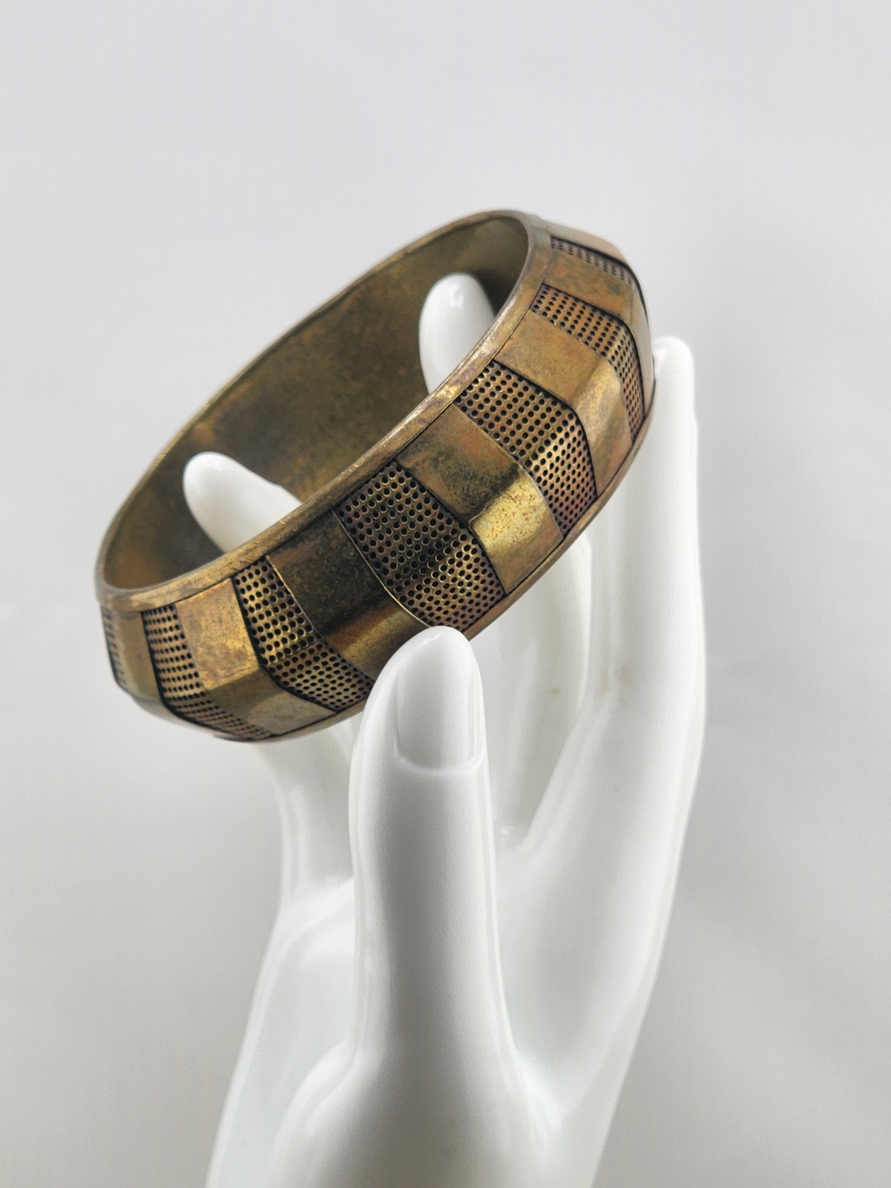 8in Vintage Brass-Tone Patterned Bangle Bracelet 0589